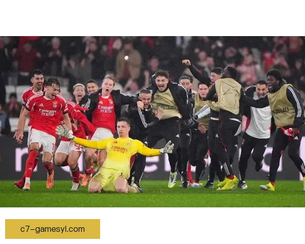 特鲁宾进球后被压膝盖仍有伤痛